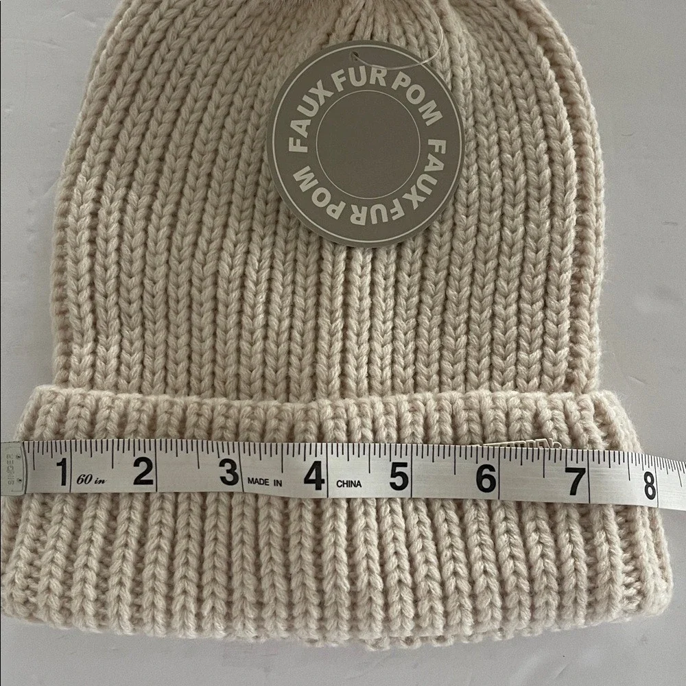 Steve Madden Cream Knit Pom-Pom Womens Beanie Hat‎ NWT